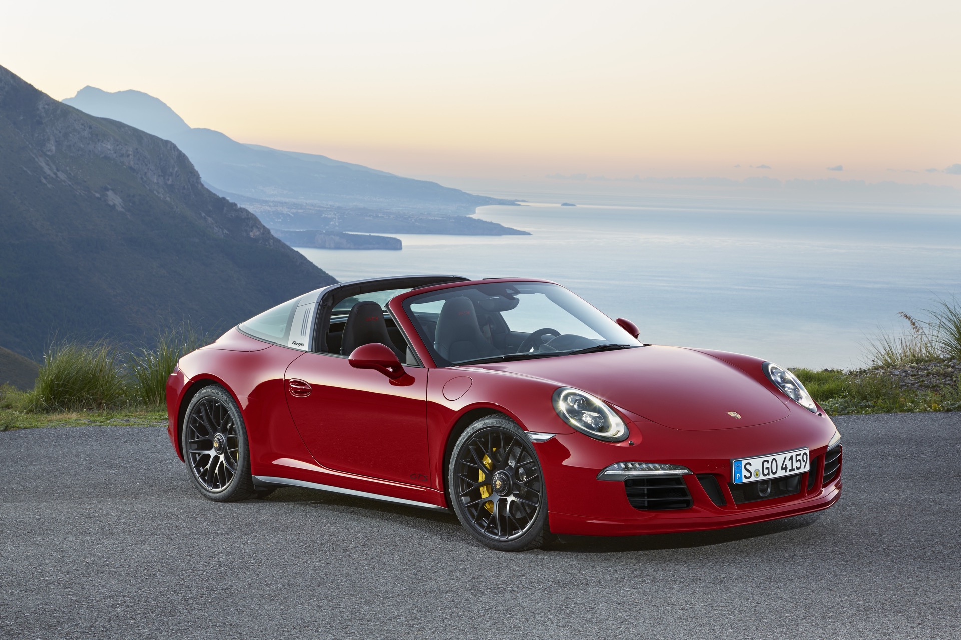 2016 Porsche 911 Safety Review and Crash Test Ratings 