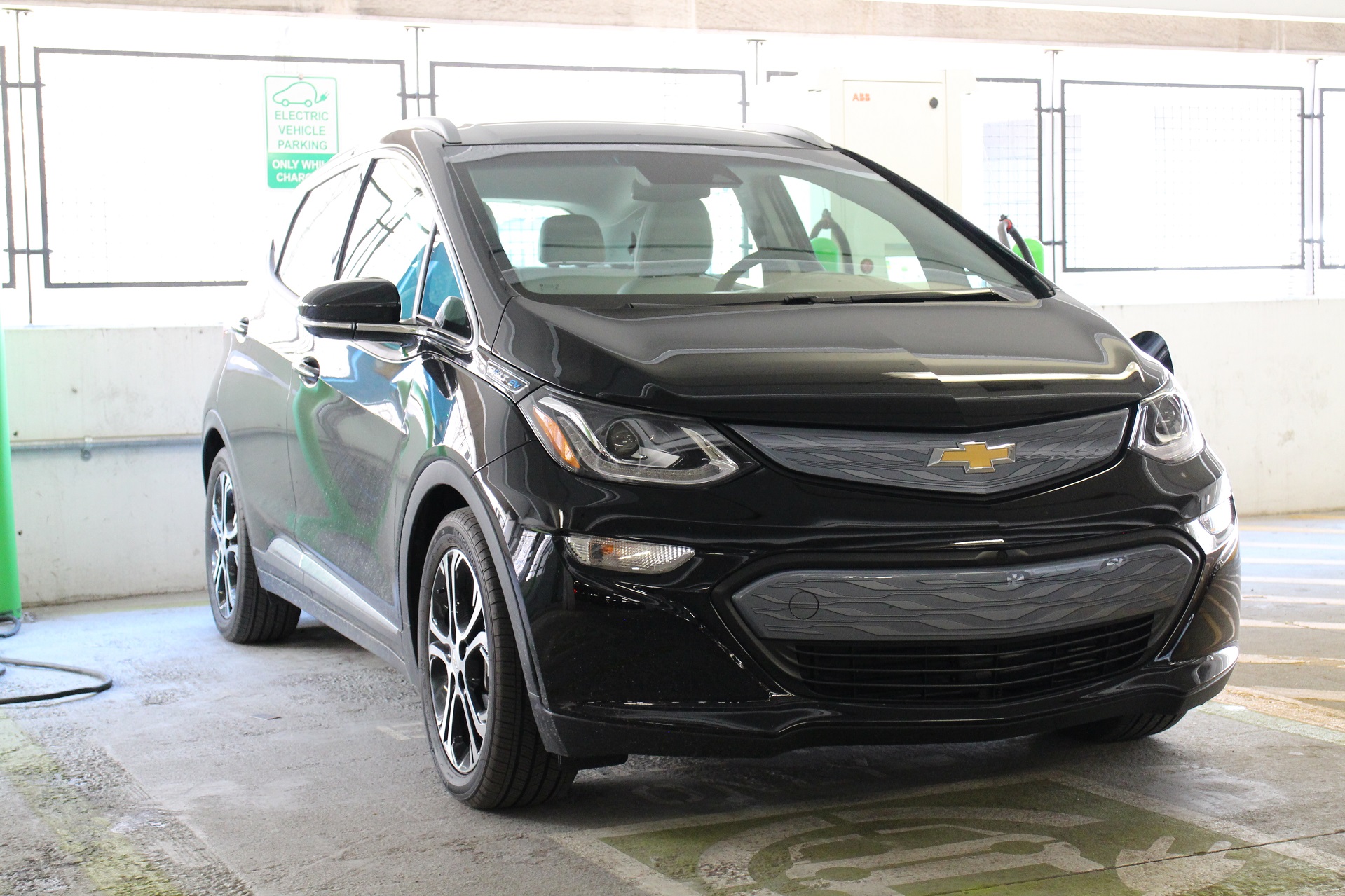 2017 Chevy Bolt EV electric car: first national lease deal starts at $329 monthly