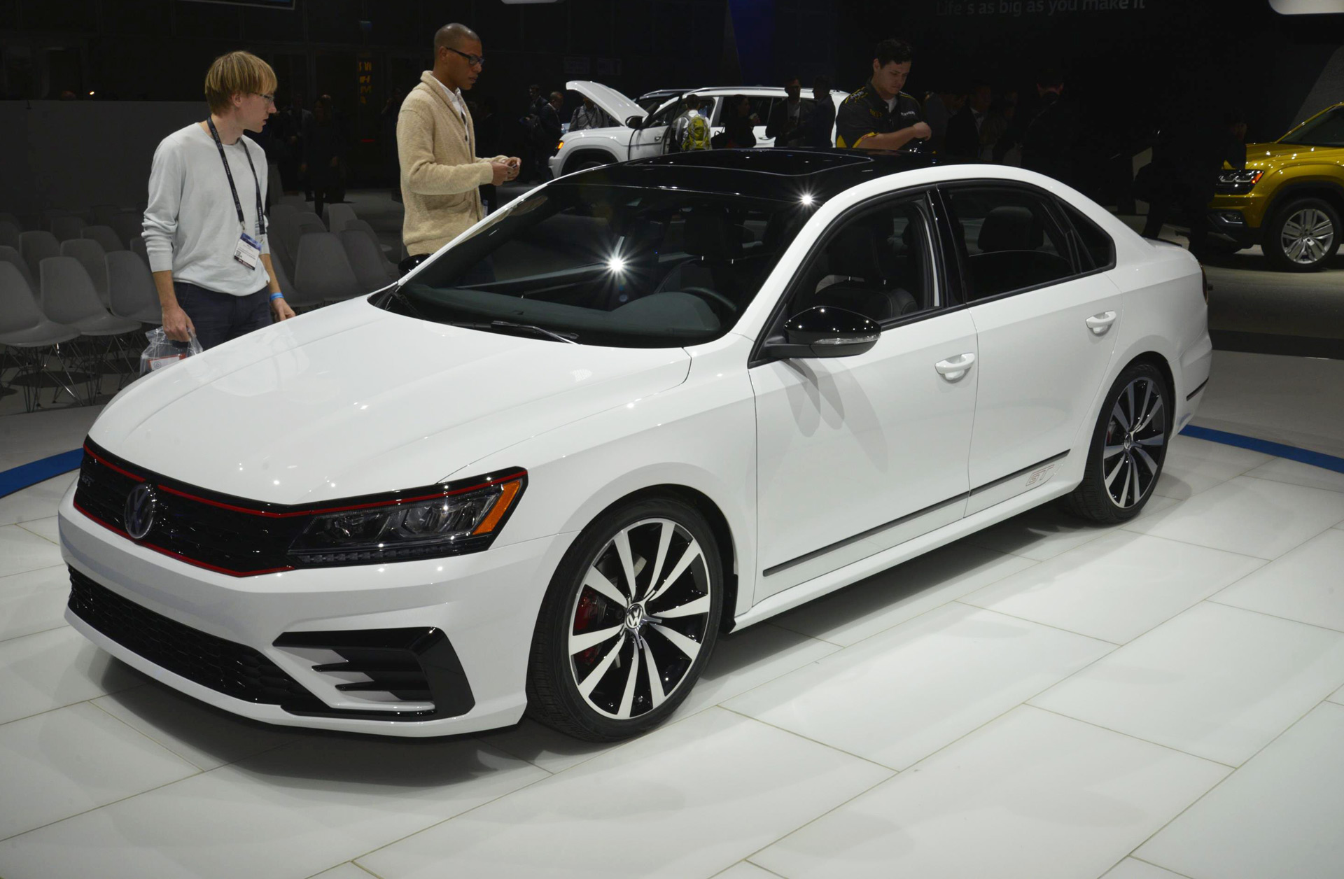 VW Passat GT concept brings near-R potential to family sedan