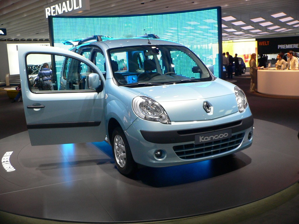 Renault-Nissan to Work with Elektromotive on Vehicle Recharging ...