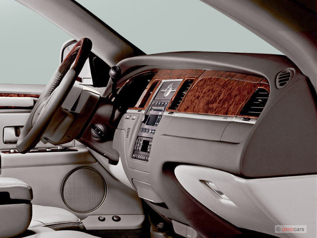 Image: 2007 Lincoln Town Car 4-door Sedan Signature Limited Dashboard