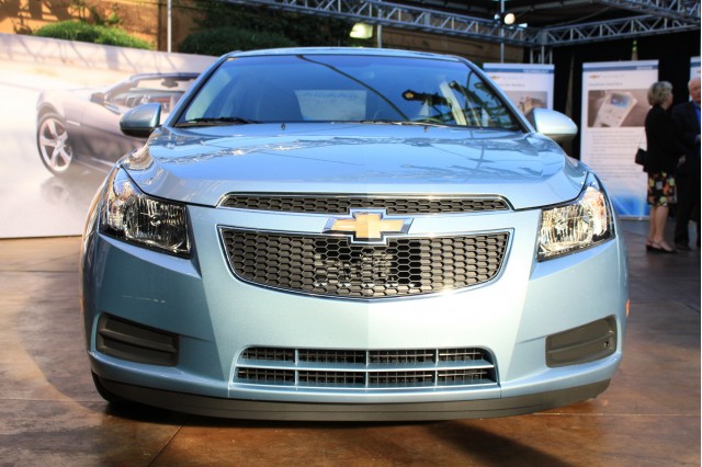 2011 Chevrolet Cruze Eco Quick Drive and Live Photos 2011 Chevrolet Cruze Eco Quick Drive and Live Photos