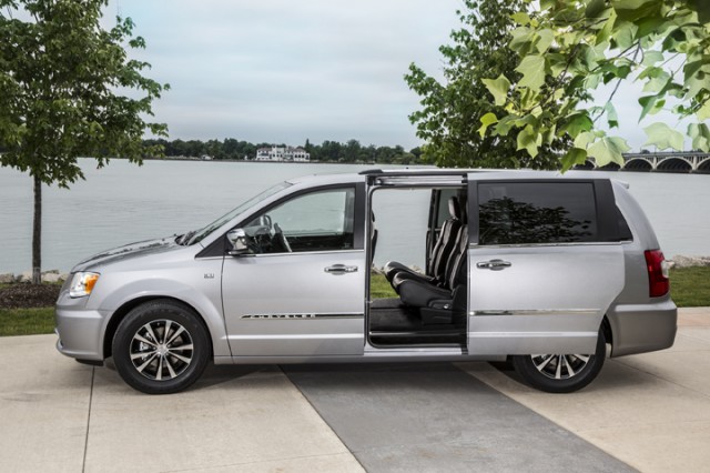 Chrysler plug-in hybrid minivan #2