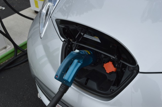 2015-nissan-leaf-with-chademo-fast-charging-cable-plugged-in-photo-john-briggs_100558582_m.jpg