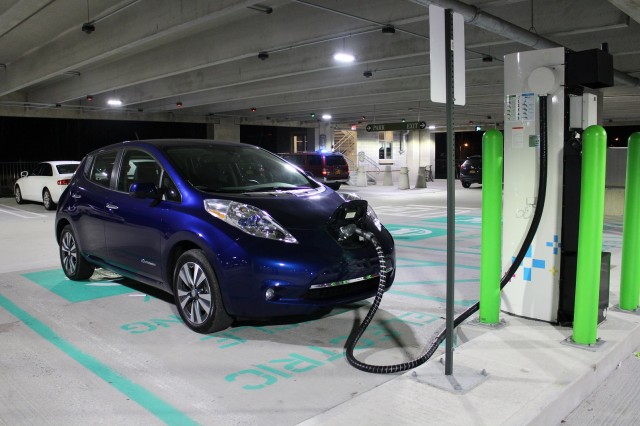 2016 Nissan Leaf SL fast-charging at NRG evGo Freedom Station, Hudson Valley, NY, Dec 2015
