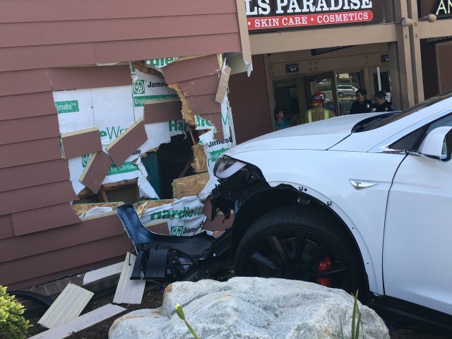 2016 Tesla Model X P90D after crash while owner was parking [photo: owner 'Puzant']