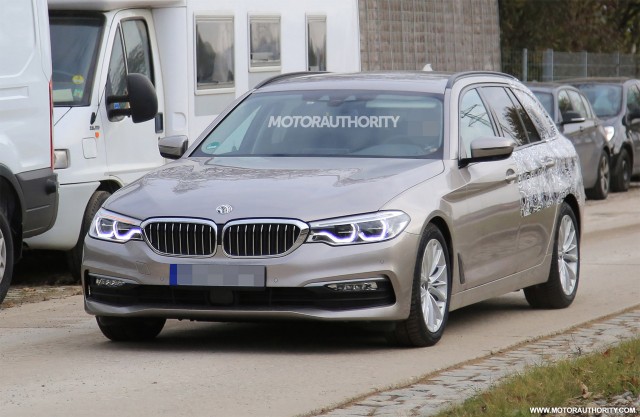 2017 BMW 5-Series Sports Wagon (Touring) spy shots - Image via S. Baldauf/SB-Medien