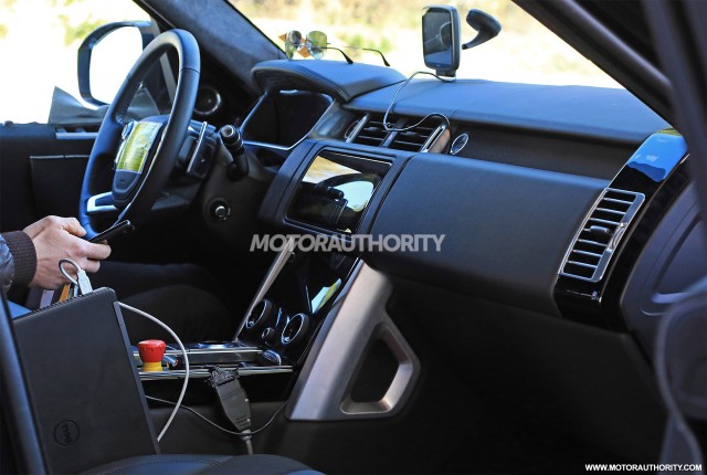 2018 Land Rover Range Rover facelift spy shots - Image via S. Baldauf/SB-Medien