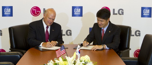 GM CEO Dan Akerson & Juno Cho, COO of LG Corp., agree to cooperate on future electric vehicles