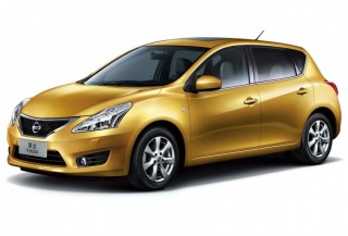 How much does a nissan versa hatchback cost