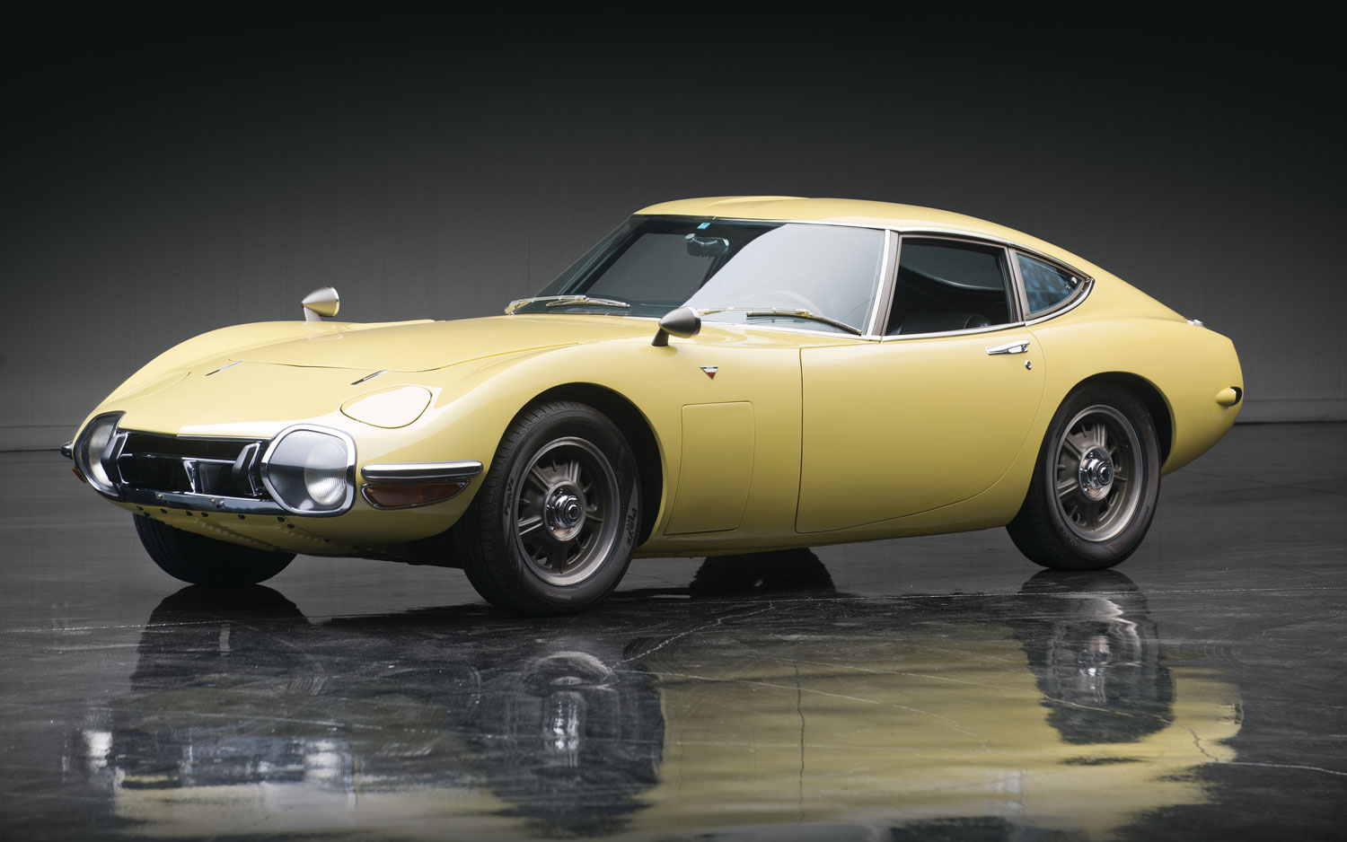 James Bond Style 1967 Toyota 00gt Sells For 1 15m