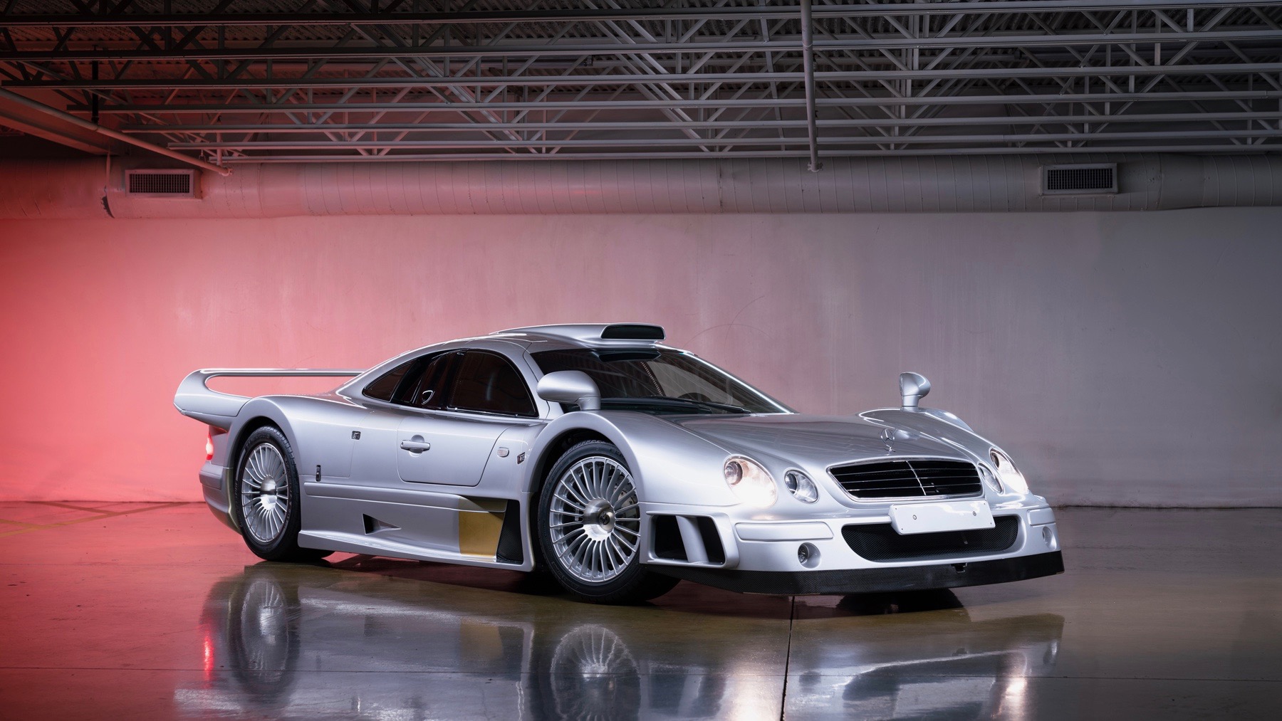 Mercedes-Benz CLK GTR owner’s guide video details the race car for the road