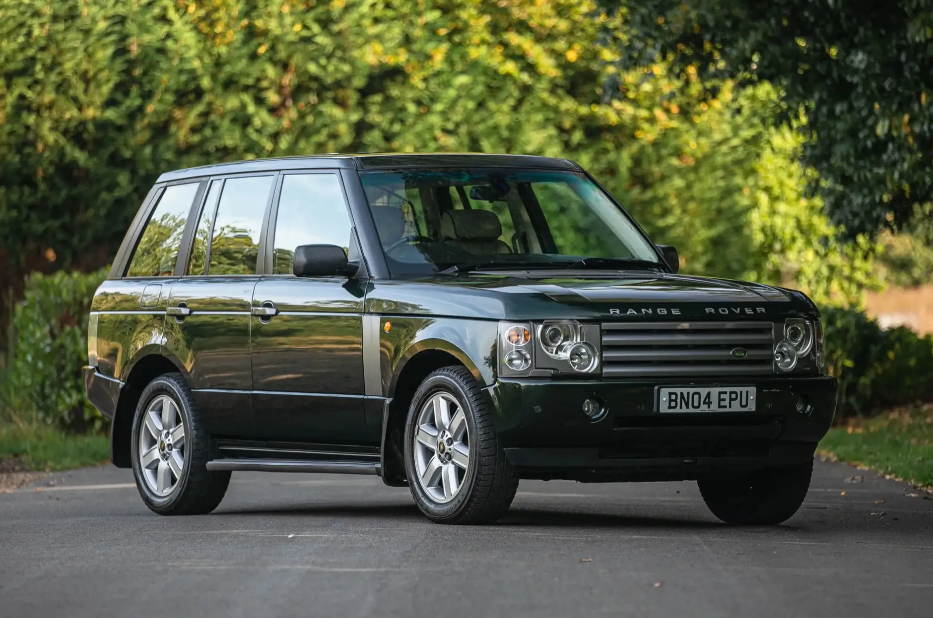 De Range Rover uit 2004 van koningin Elizabeth wordt geveild