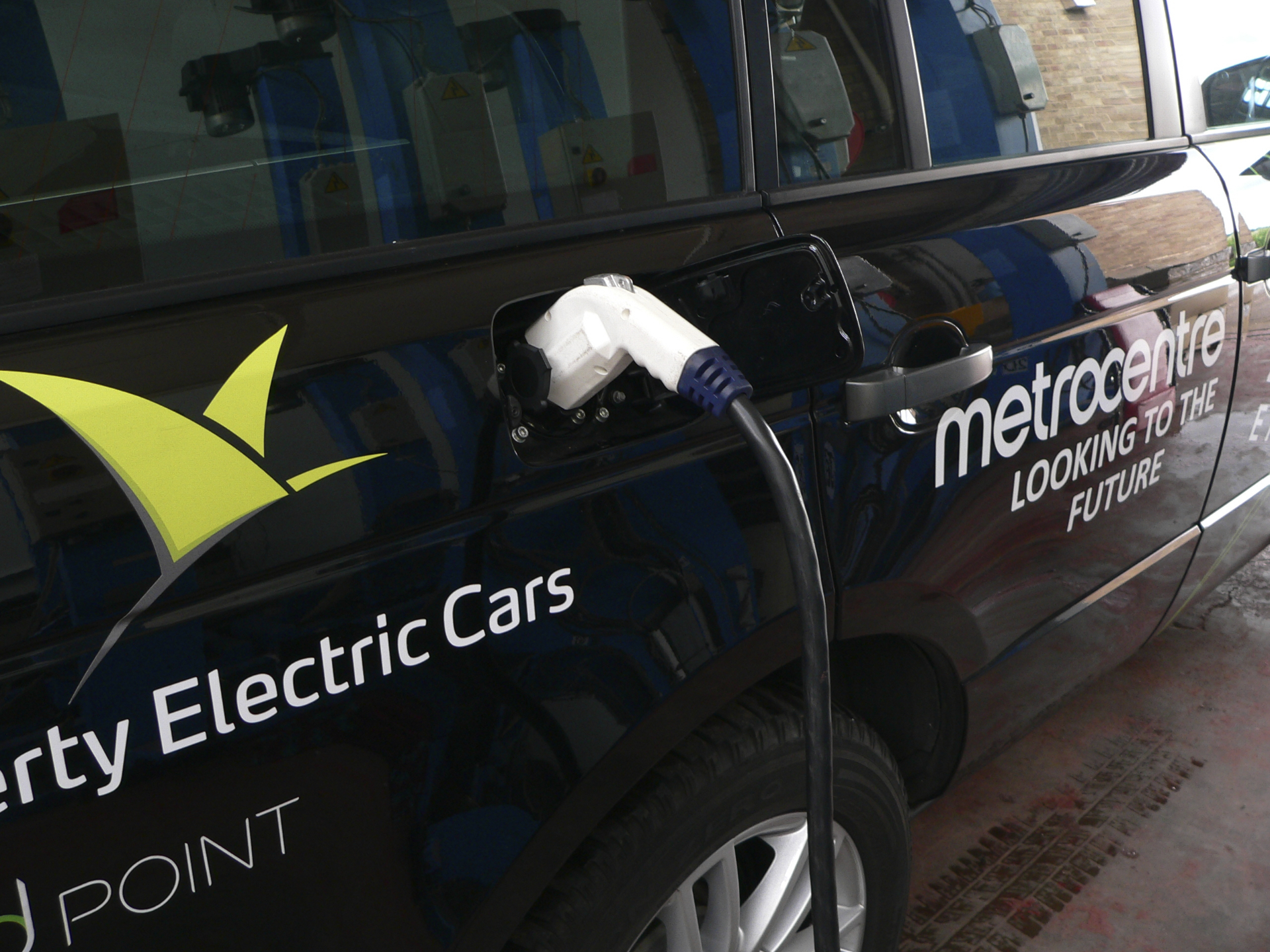 First Drive Report: 2011 Liberty E-Range Electric Range Rover