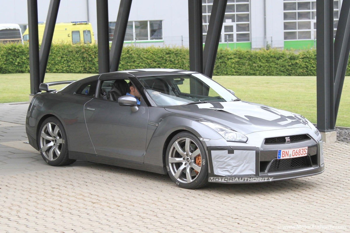 2011-nissan-gt-r-specm-spy-