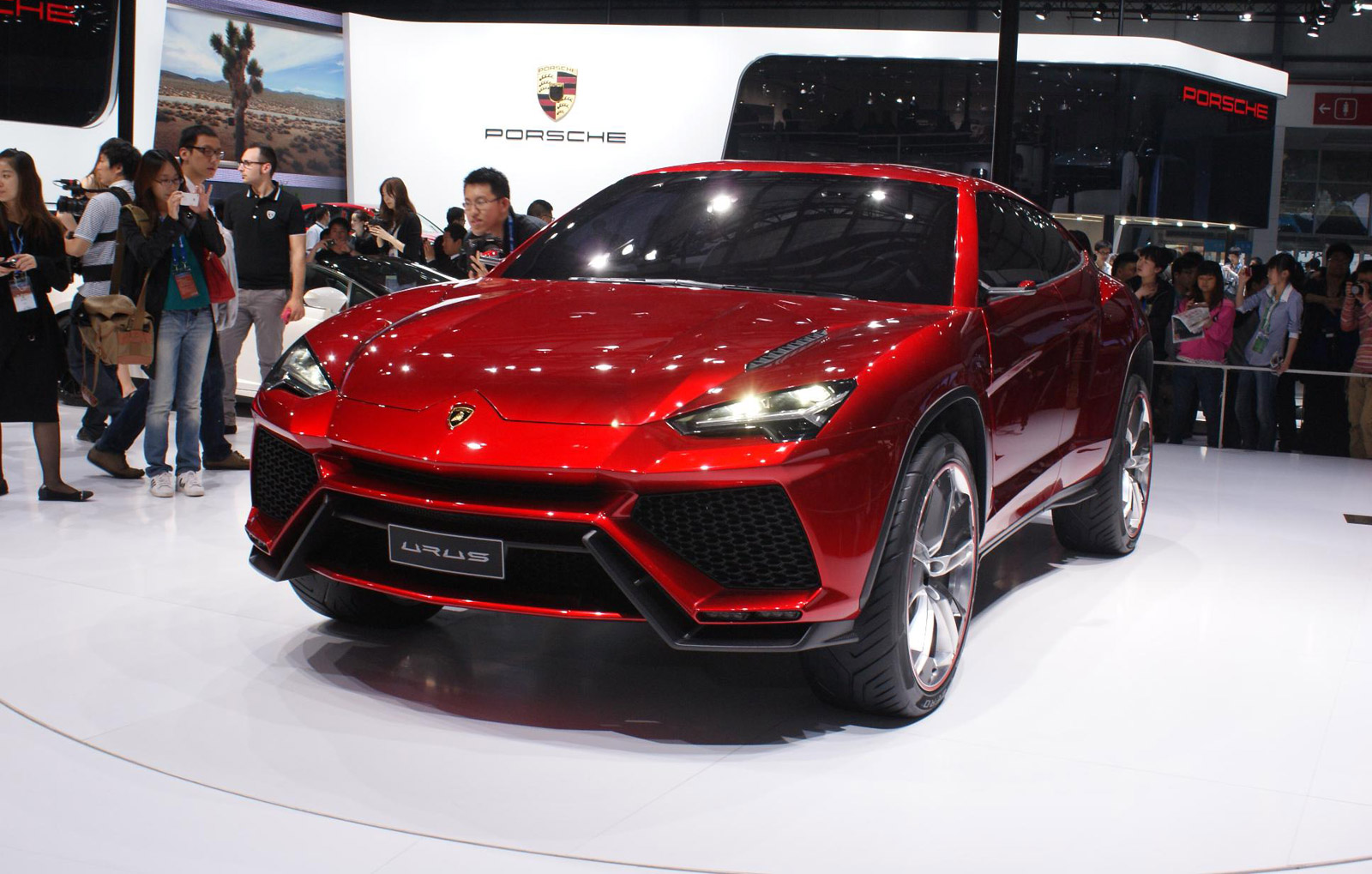 Lamborghini Urus to debut with 650-horsepower V-8