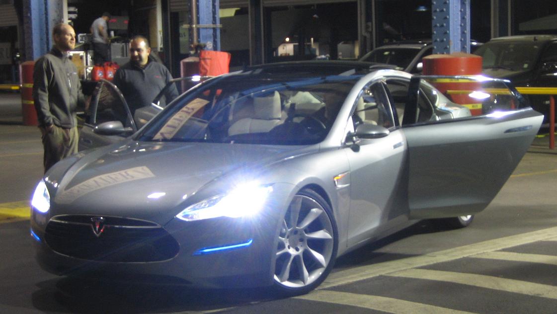 Periodiek Onderverdelen Verlichten We Ride In the World's Only 2012 Tesla Model S Prototype