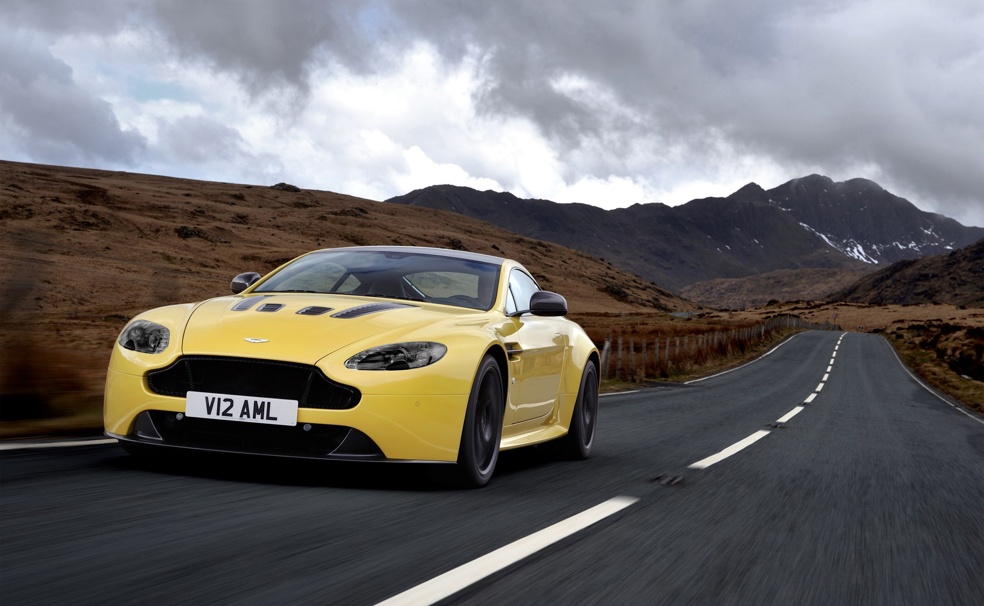 Aston Martin v12 Vantage s