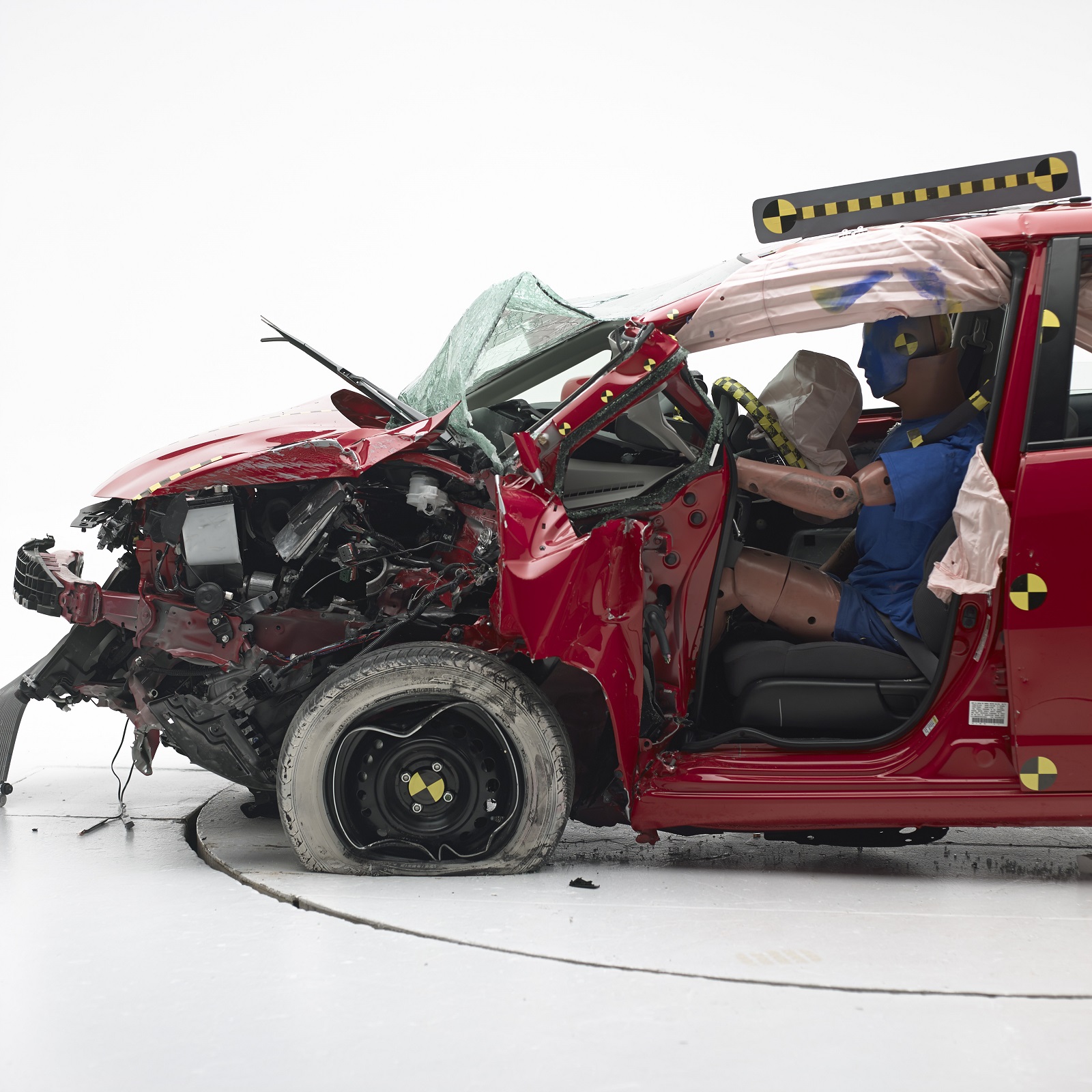 Crash testing. Шевроле Спарк краш тест. Краш тест Chevrolet Spark IIHS 2013. Краш тест Honda Jazz 2013. Краштест автомобиль.