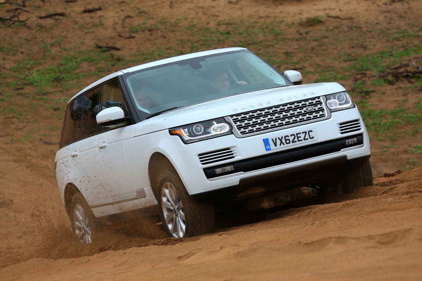 Voldoen hemel Atlantische Oceaan 2013 Land Rover Range Rover Review, Ratings, Specs, Prices, and Photos -  The Car Connection