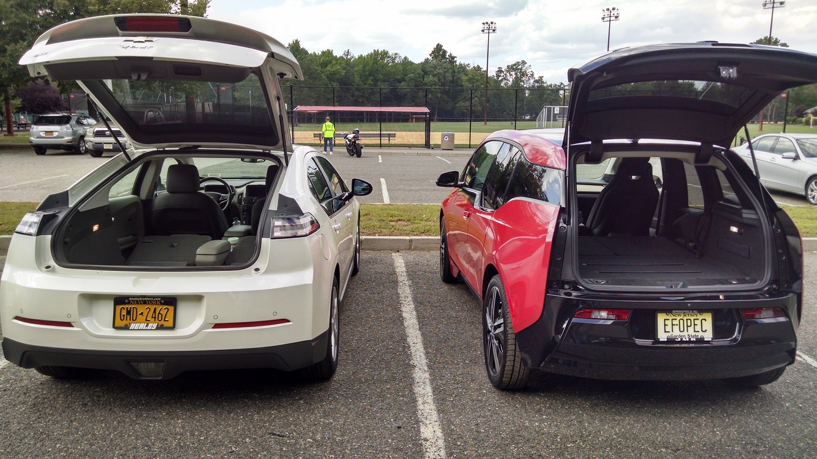 2014 Bmw I3 Rex Vs Chevy Volt Range Extended Electric Cars Compared
