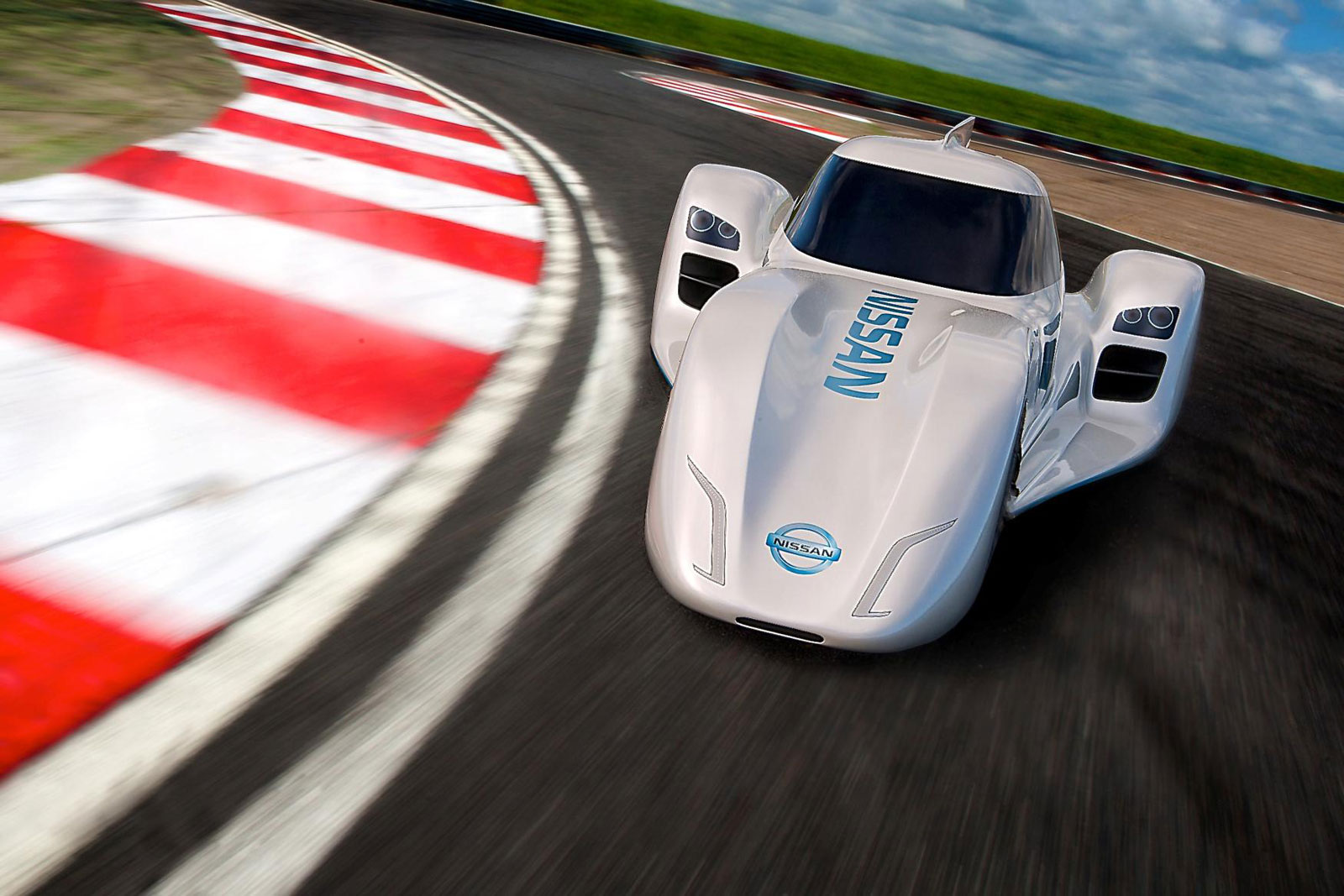 Nissan's Electric Le Car Tested By Gamer-Turned-Racer