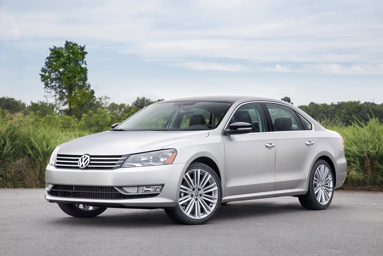 Volkswagen Passat Price, Images, Mileage, Reviews, Specs