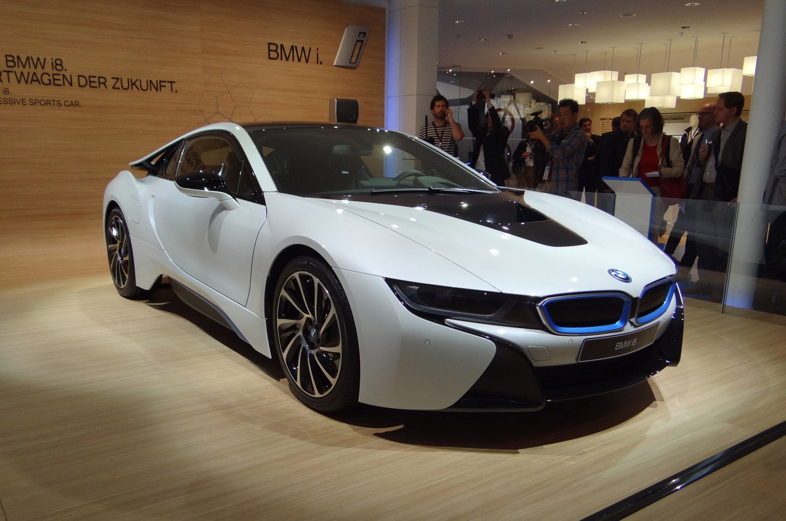 Hybrid 1.8. BMW i8 2015. BMW i8 i, 2015. BMW гибрид i8. БМВ ай 8 гибрид.
