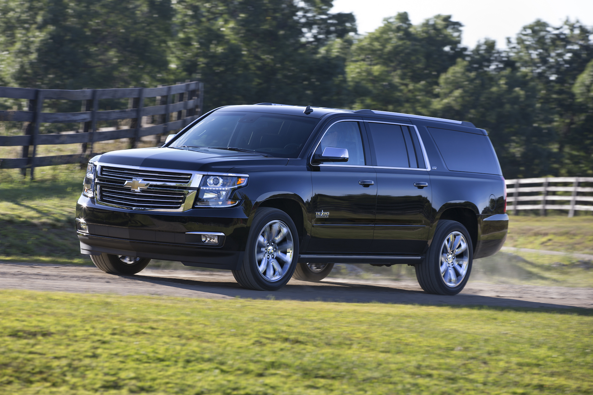 15 Chevrolet Suburban Chevy Review Ratings Specs Prices And Photos The Car Connection