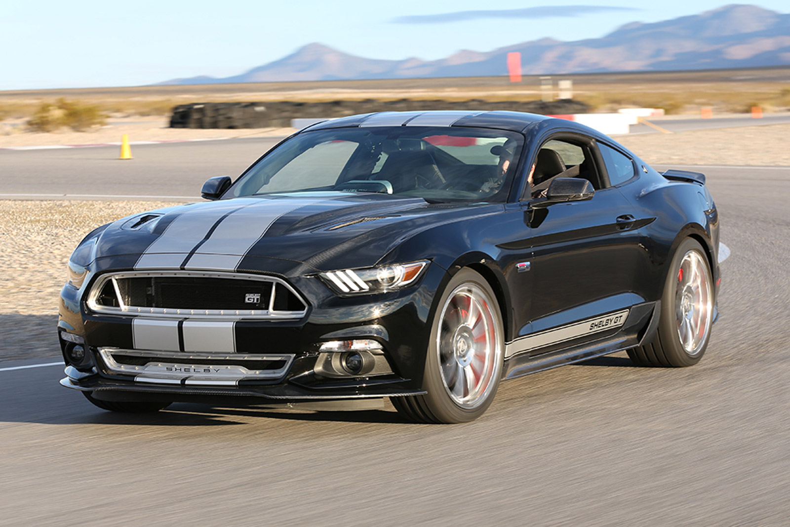 2015 Ford Shelby GT Debuts With 625 Horsepower: Video