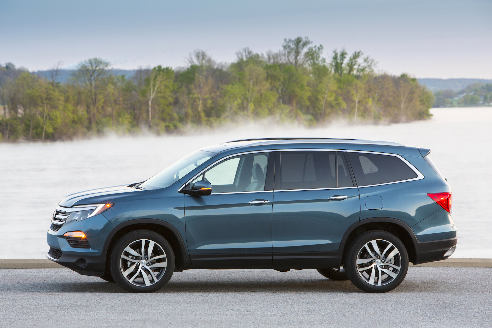 2016-honda-pilot_100511186_h.jpg