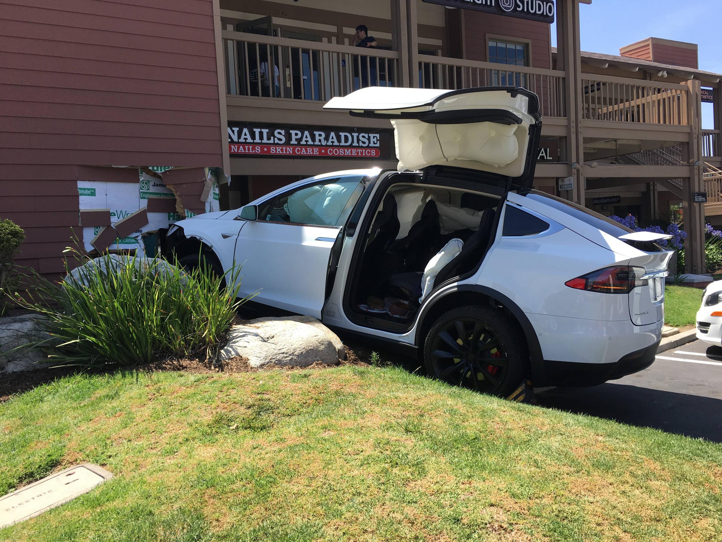 Tesla Model X 2018 Review A Pioneer Under Siege Car
