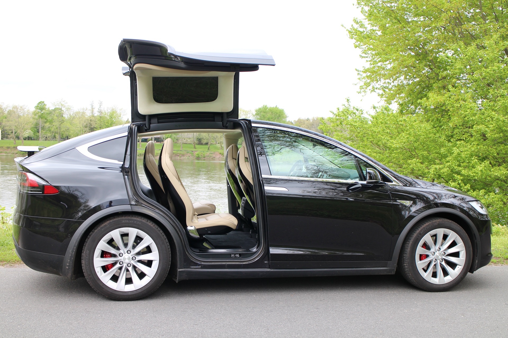 16 Tesla Model X First Drive Review