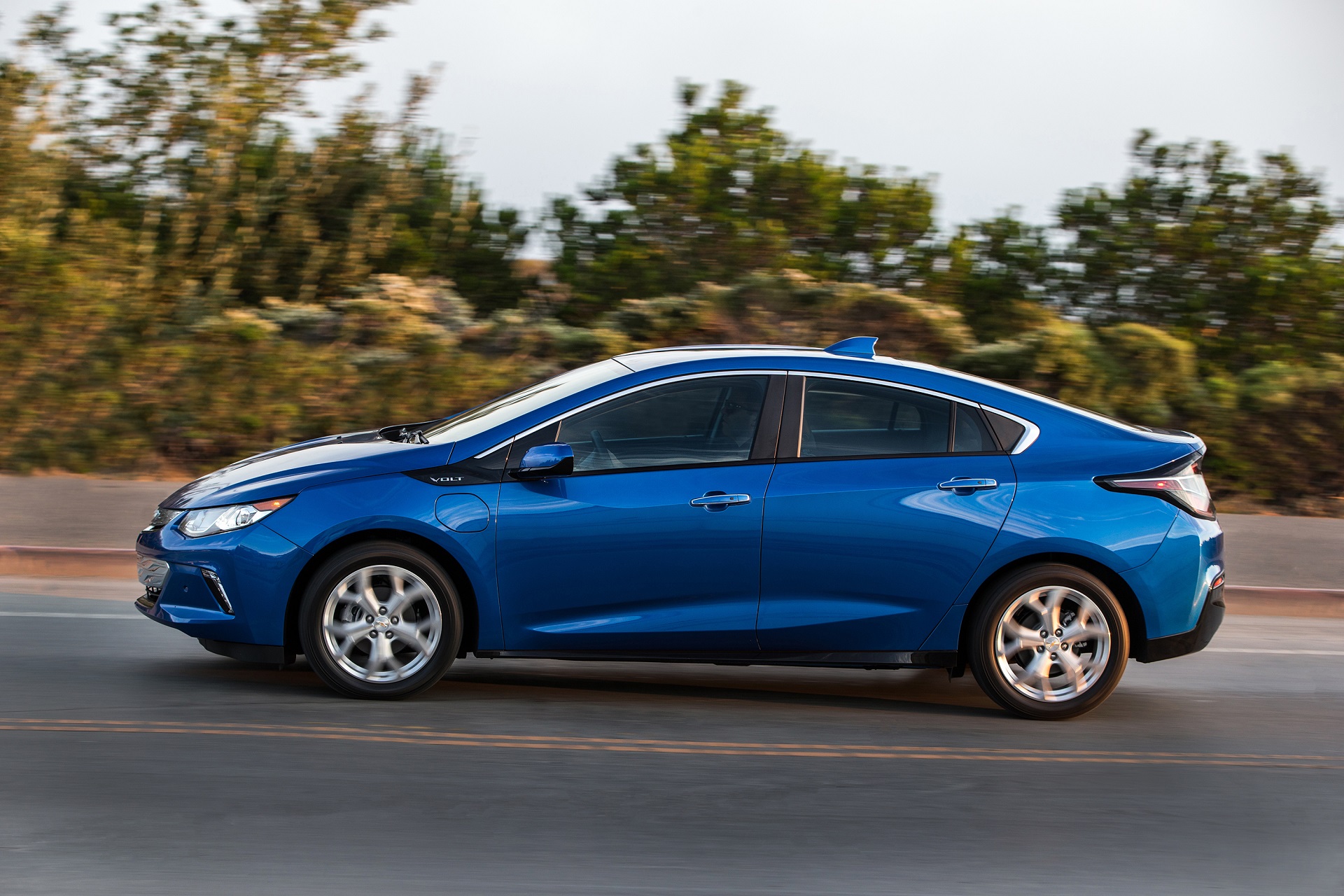 2018 Chevrolet Volt plug-in hybrid carries over with few ...