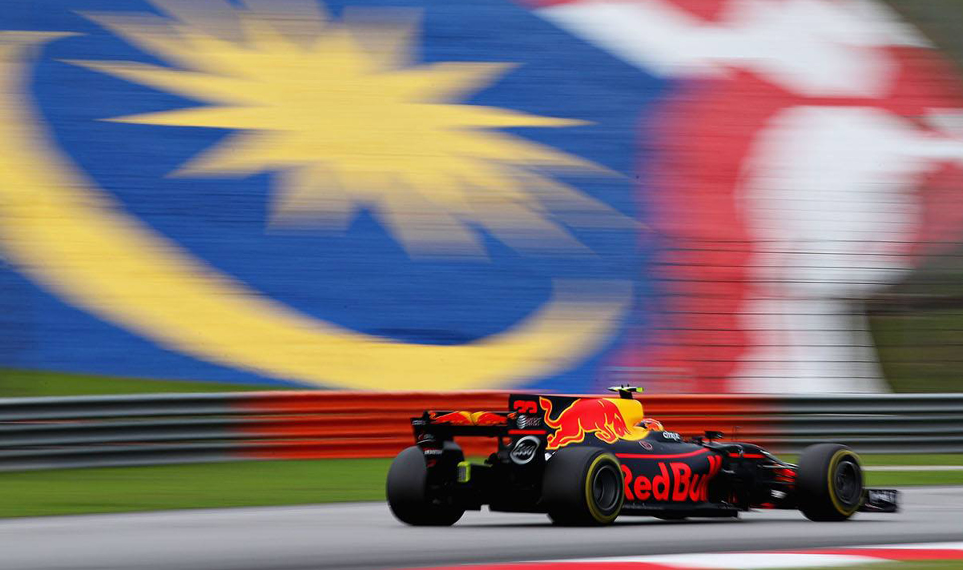 Verstappen stuns with 2017 Formula 1 Malaysian Grand Prix win