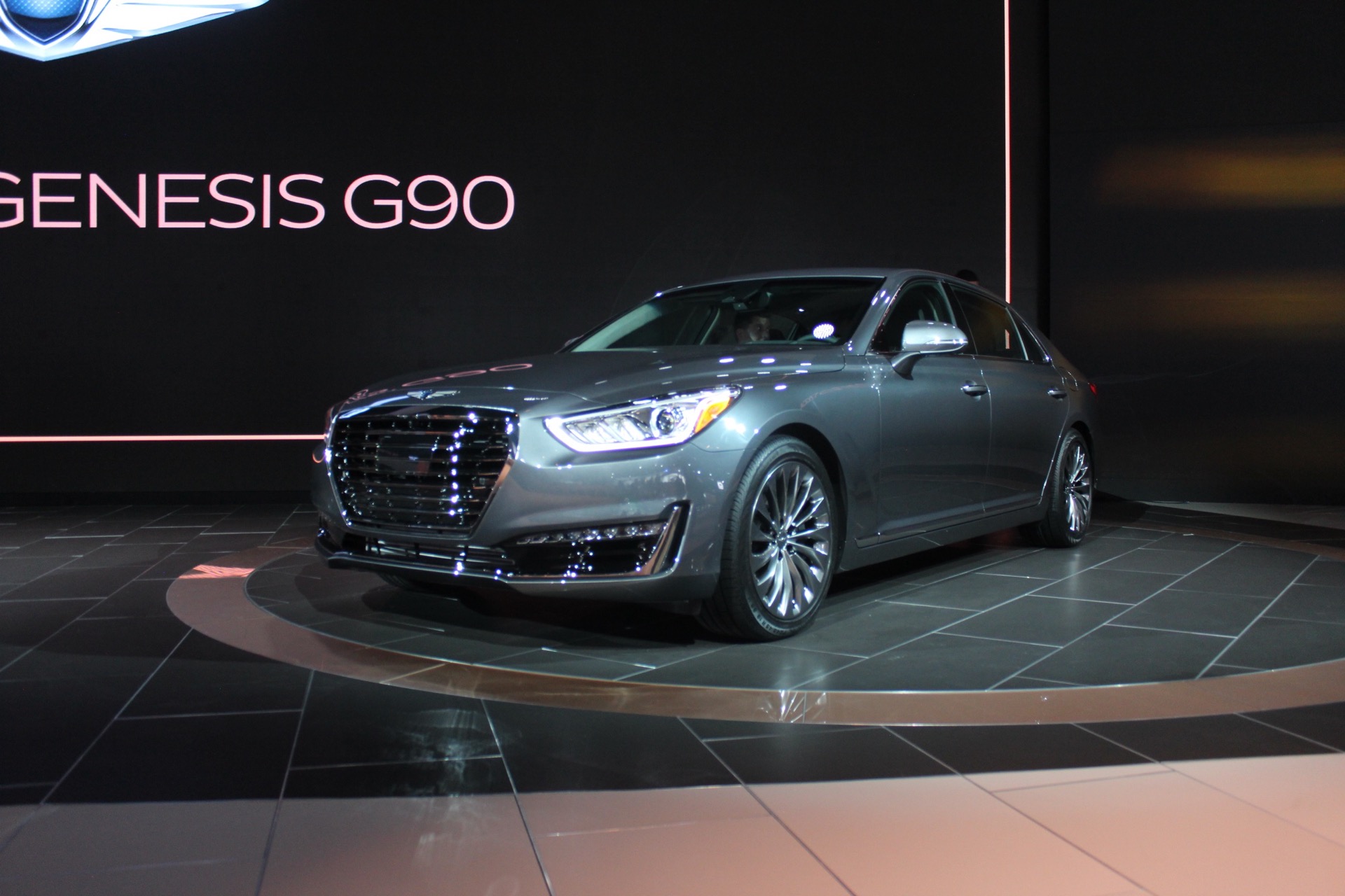 2017 Genesis G90 Preview