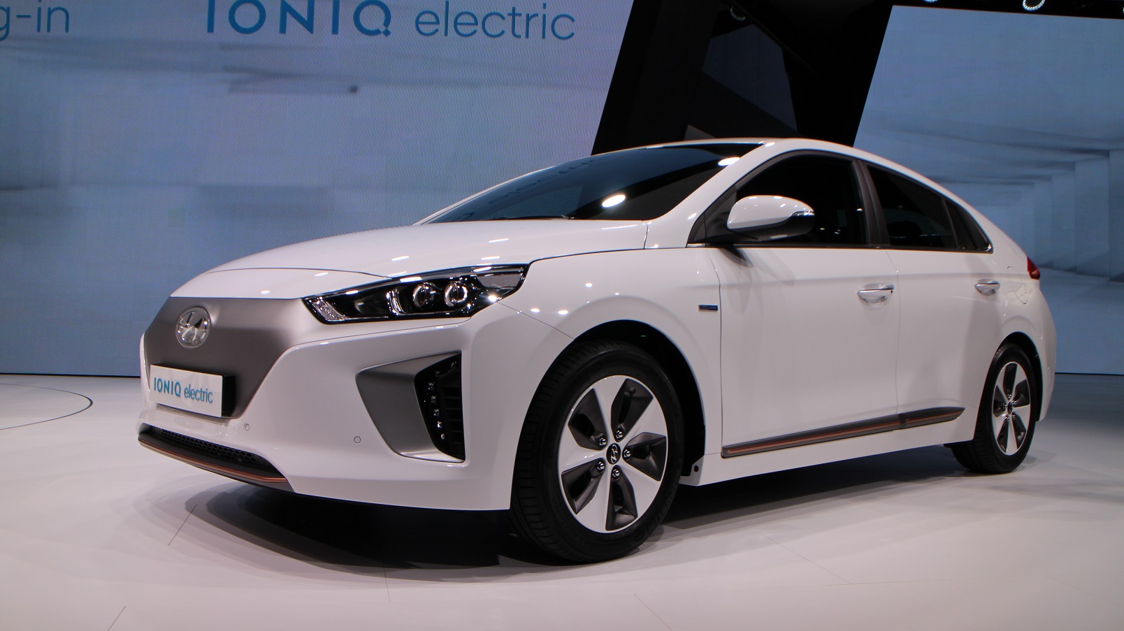 19 ioniq plug in hybrid electric vehicle
