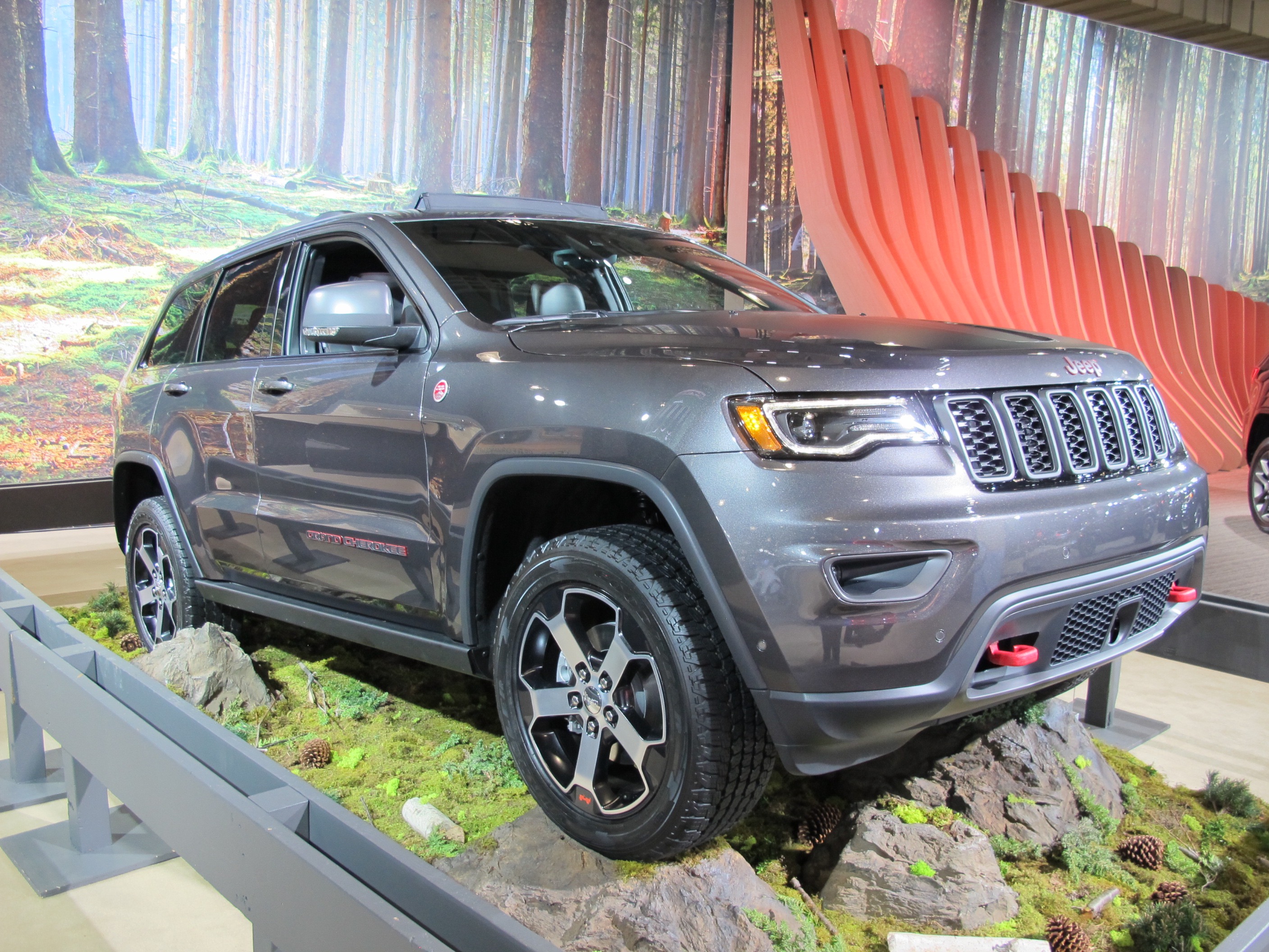 17 Jeep Grand Cherokee Trailhawk Ready To Go Off Road Live Photos