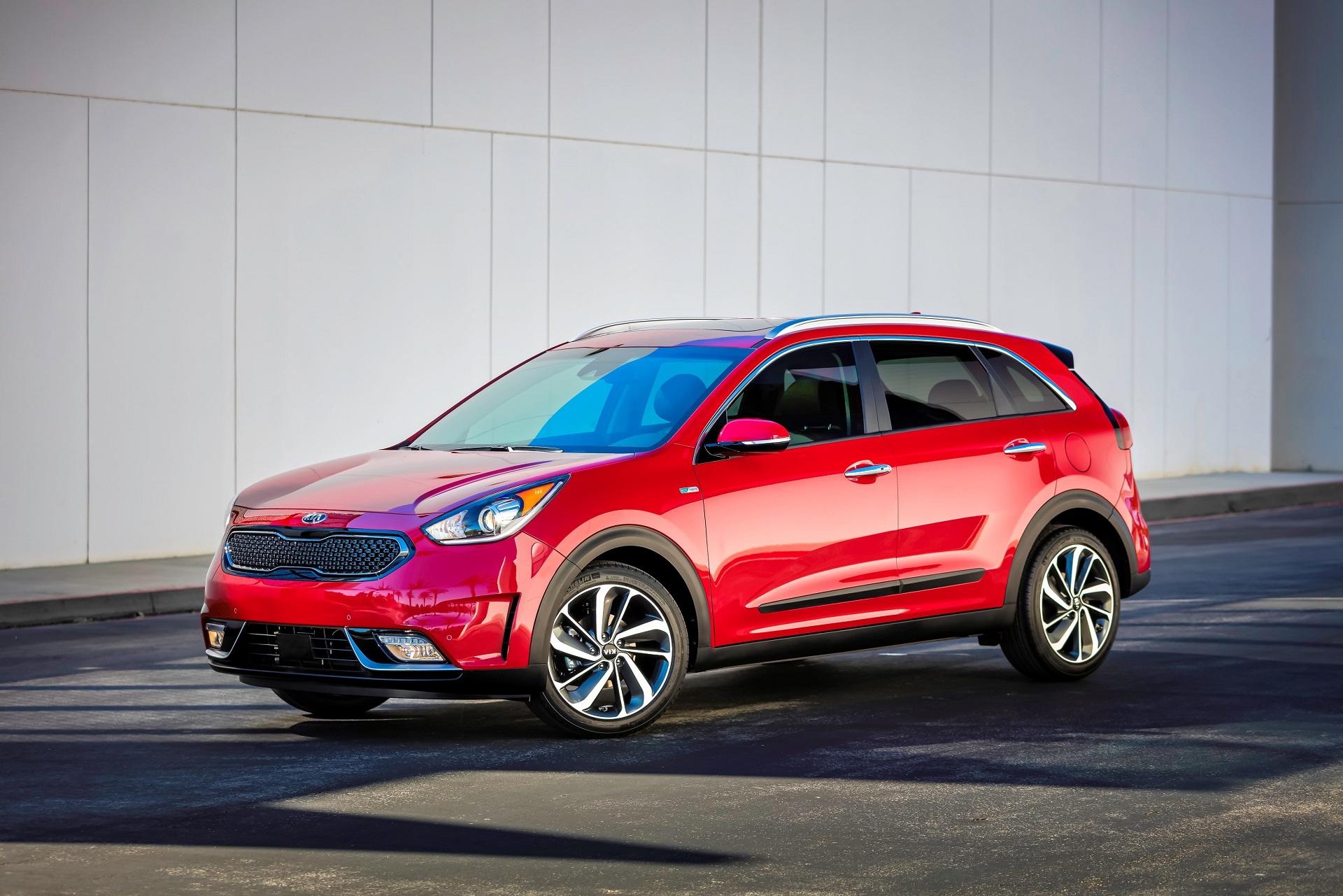 injecteren Mediaan Oude tijden 2017 Kia Niro Review, Ratings, Specs, Prices, and Photos - The Car  Connection