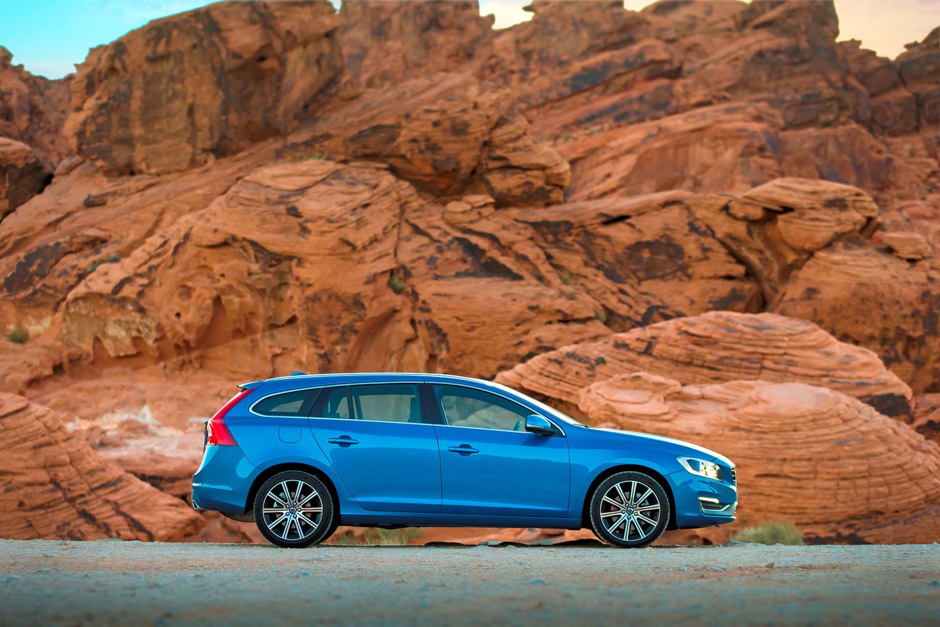 17 Volvo V60 Review Ratings Specs Prices And Photos The Car Connection