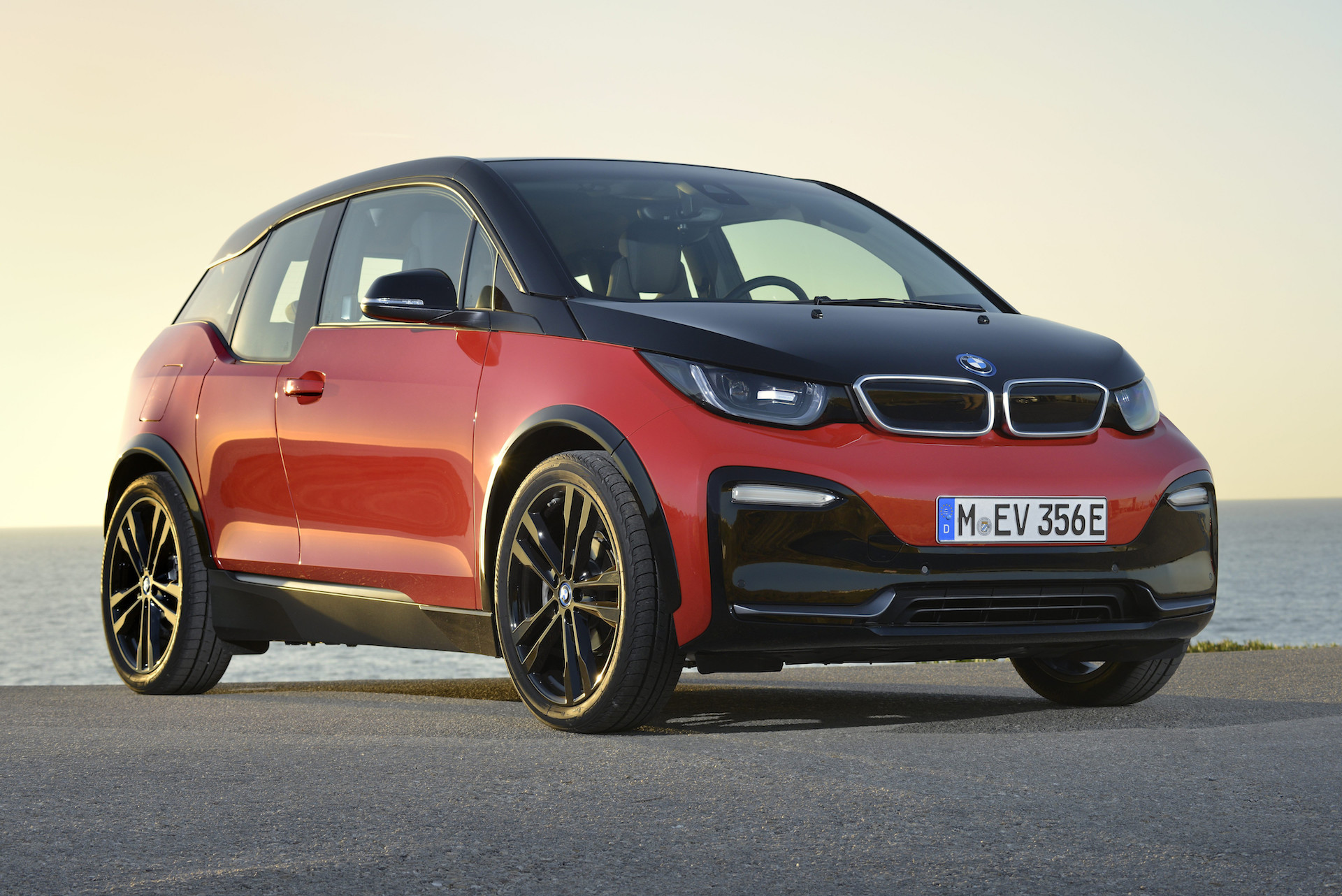 U.S. BMW i3 REx Actually Has 2.4 Gallon Gas Tank, But Clever