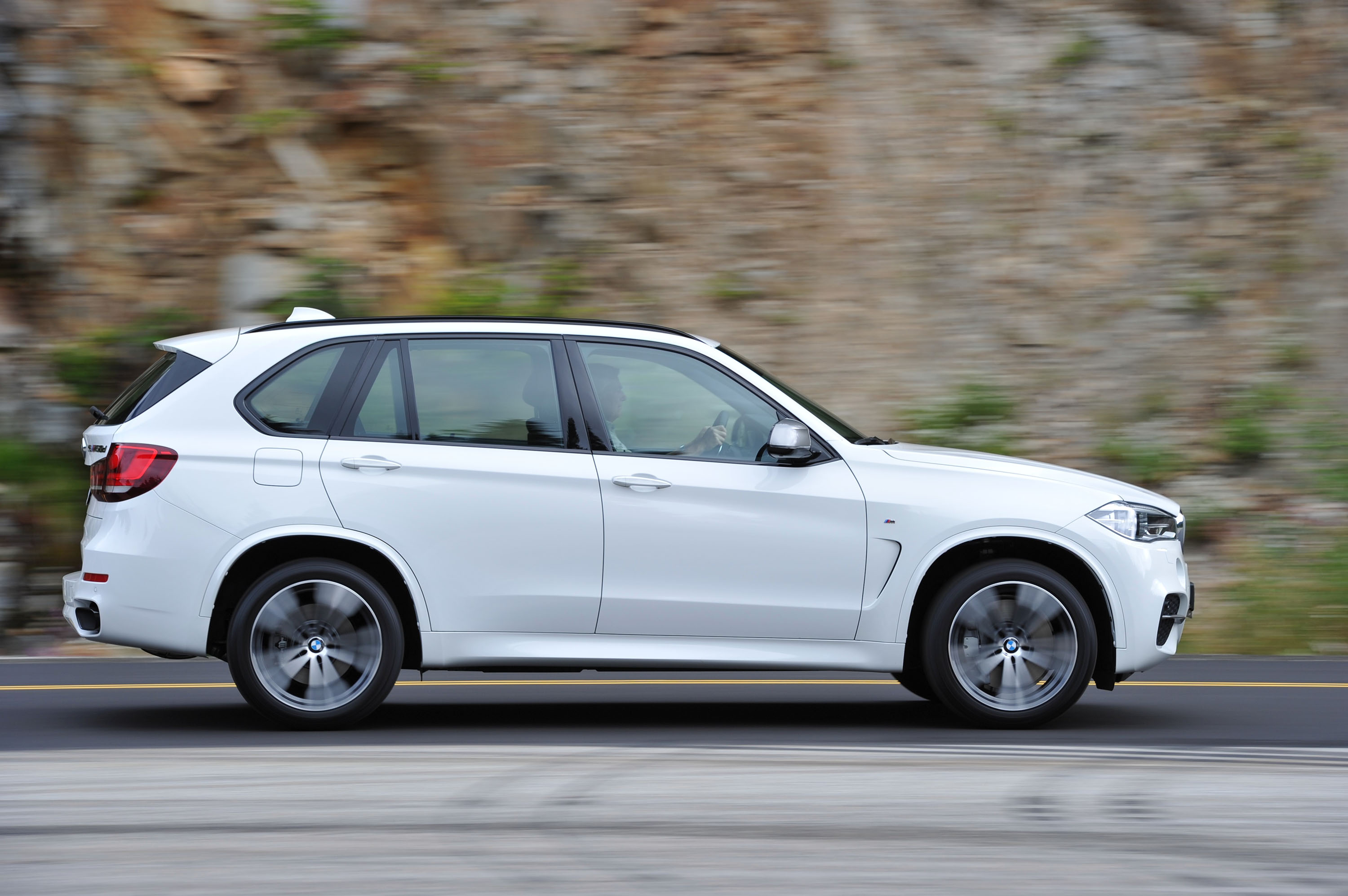 BMW X5 2018 G05 reviews technical data prices