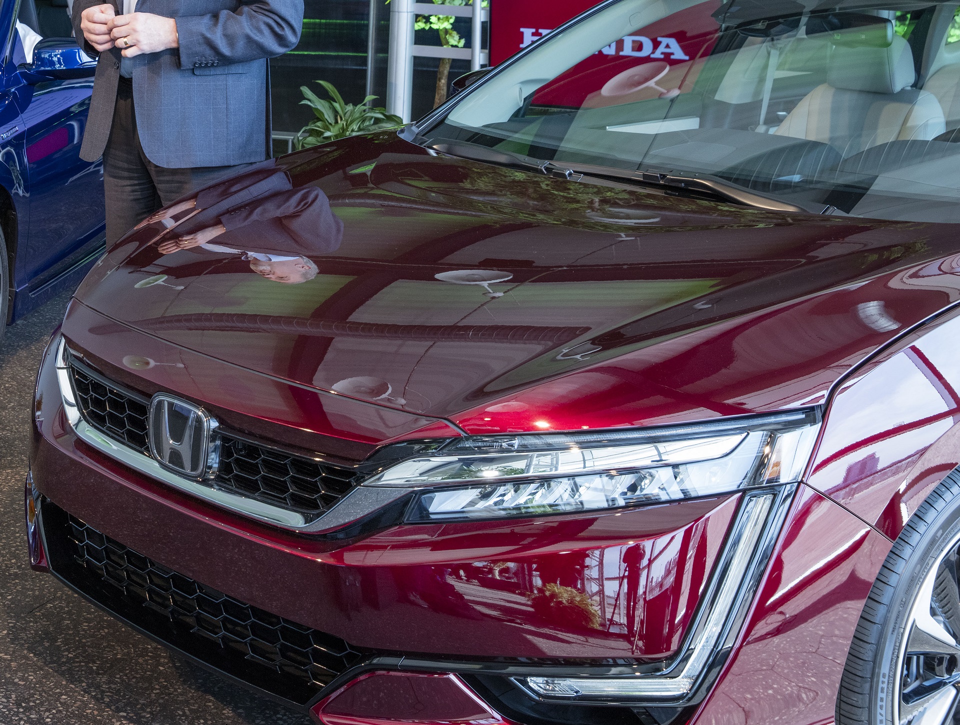 2017 honda clarity fuel cell rated at 366 miles of range by epa