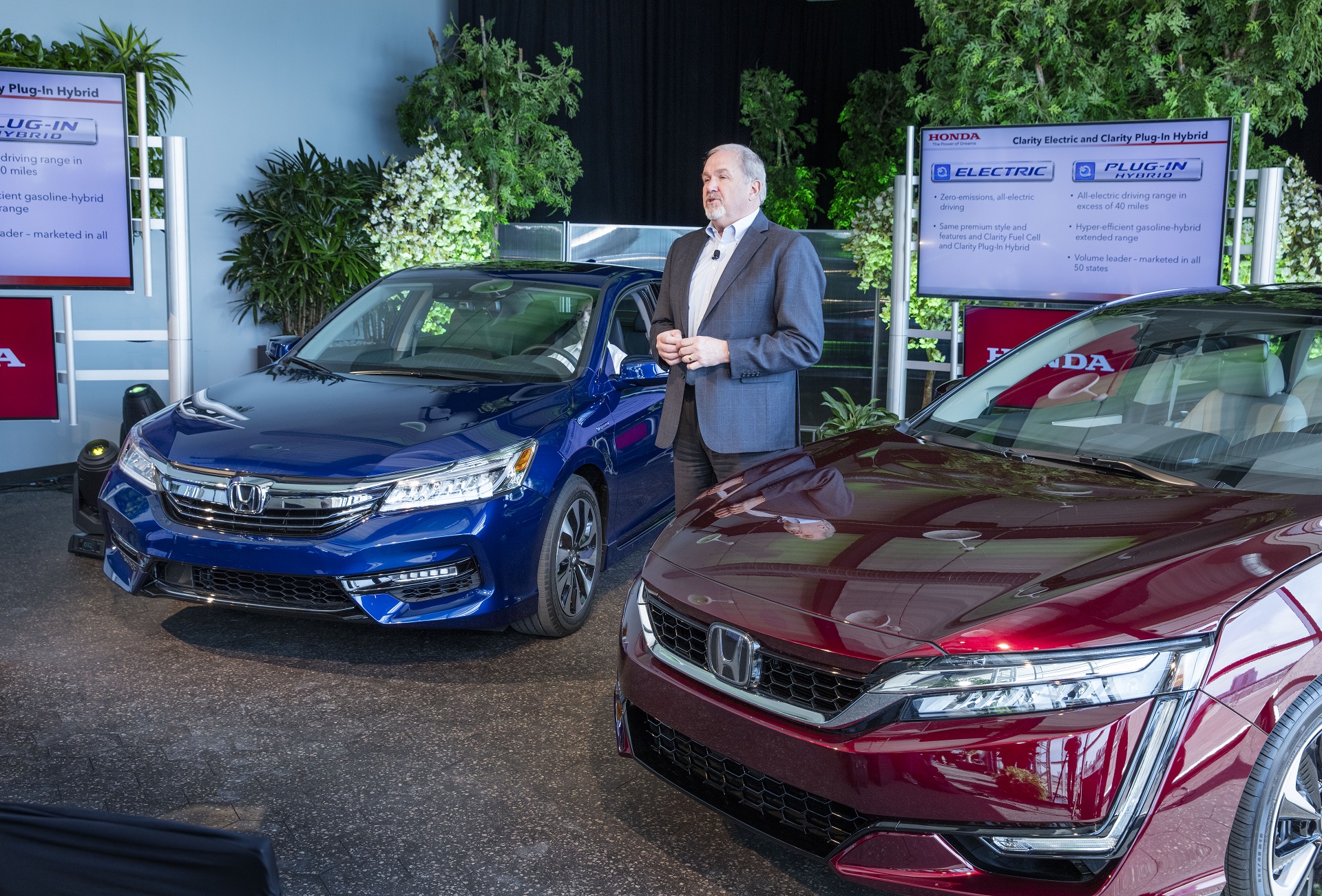 18 Honda Clarity Electric Versions First Details Including 40 Plus Mile Range For Plug In Hybrid