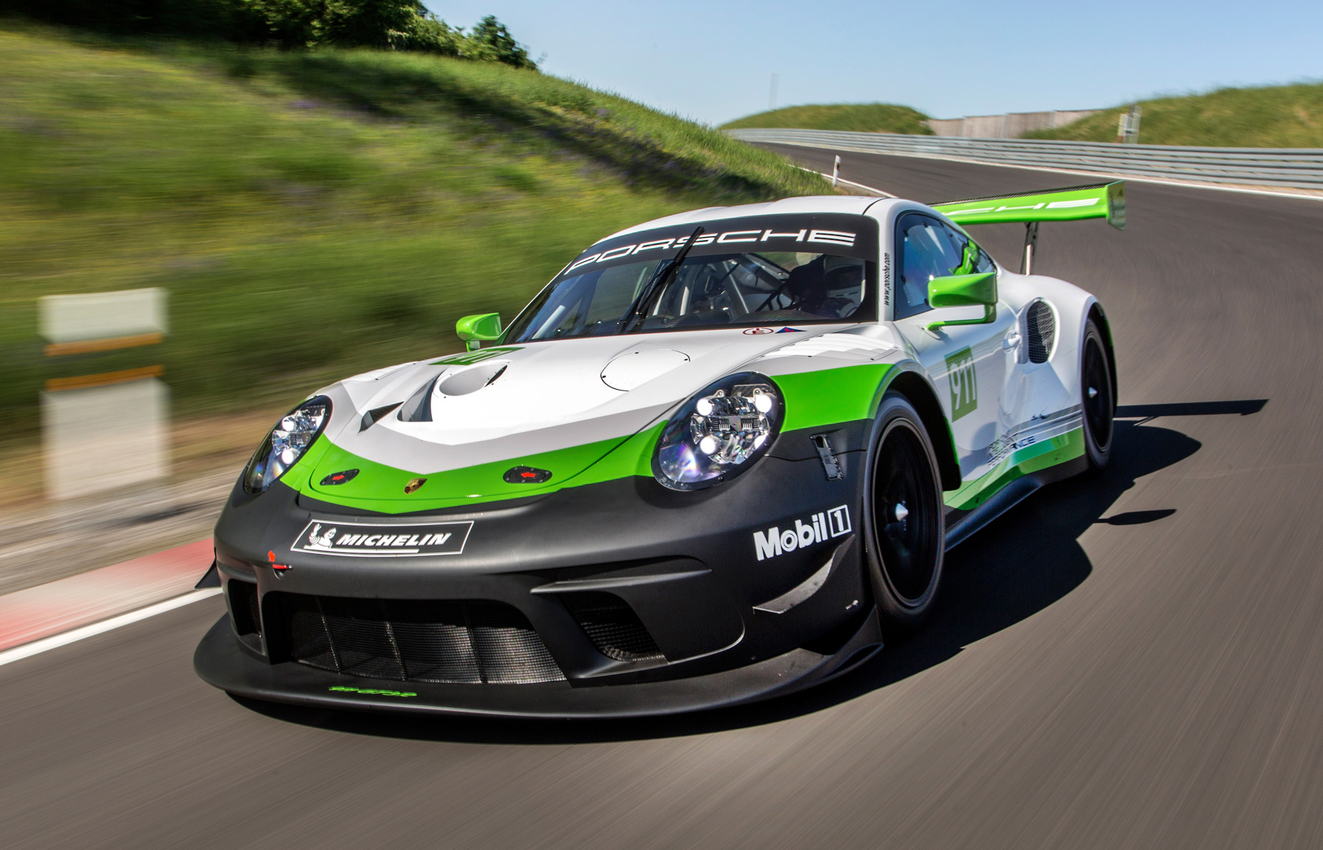 2019 Porsche 911 GT3 R race car revealed