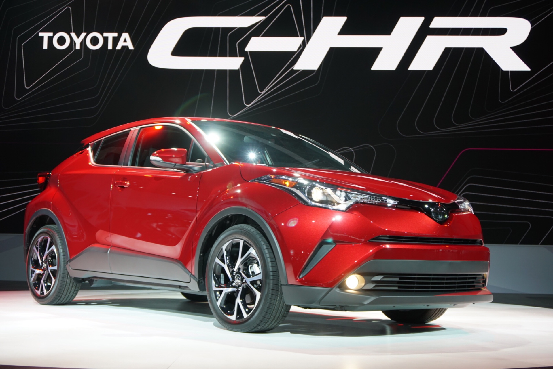 2018 Toyota C-HR debuts at LA auto show
