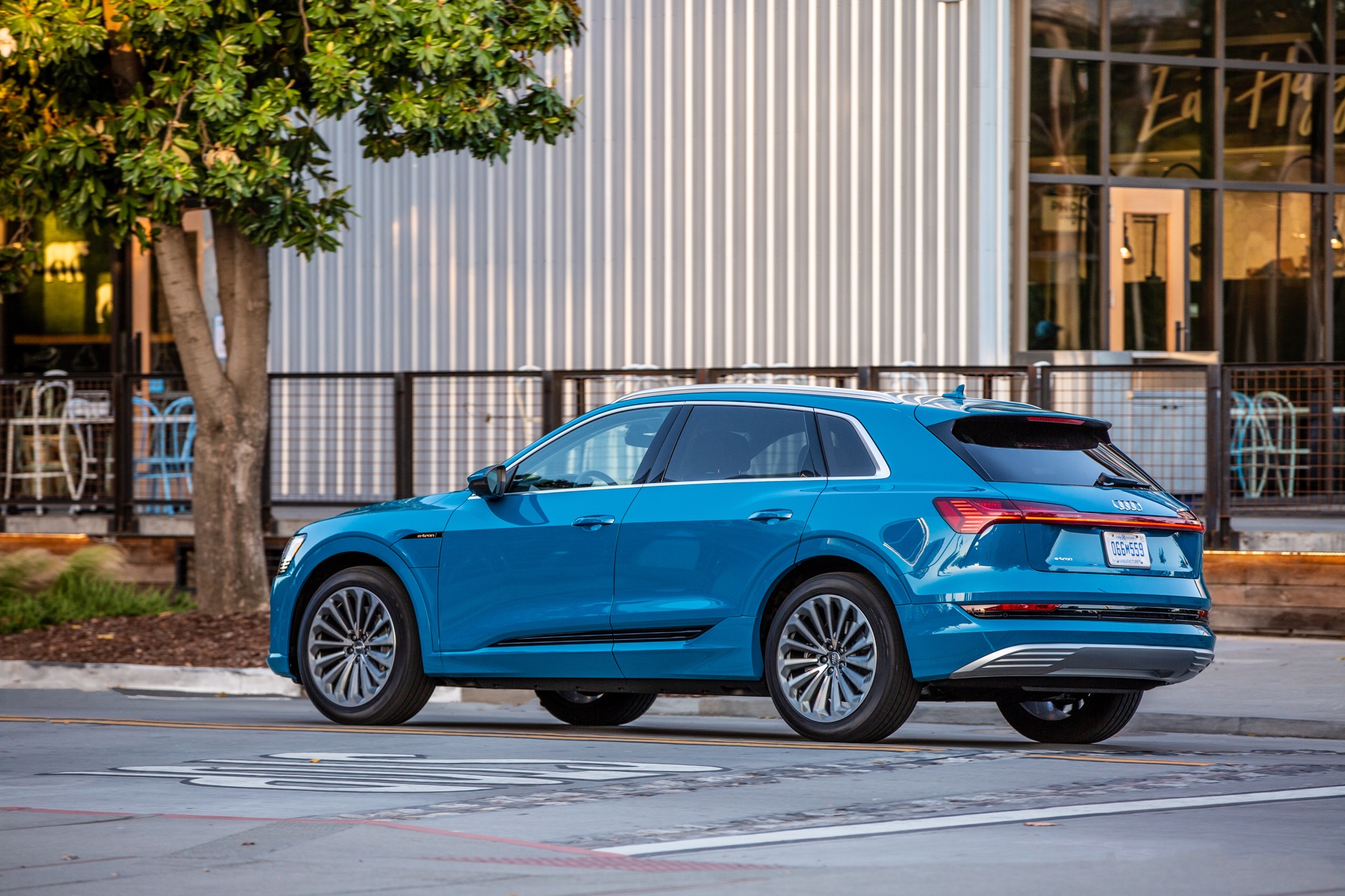 audi e tron electric suv earns 5 star safety rating
