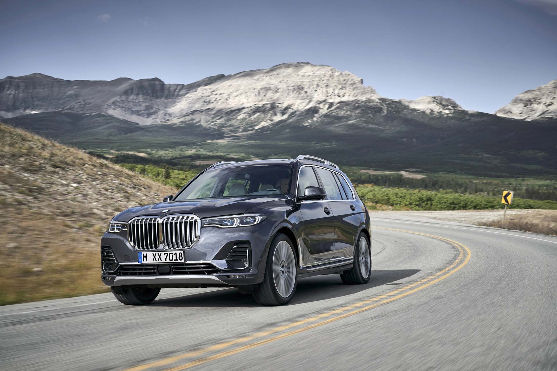 2019 Bmw X7 3 Row Suv Debuts The Bling Comes Standard