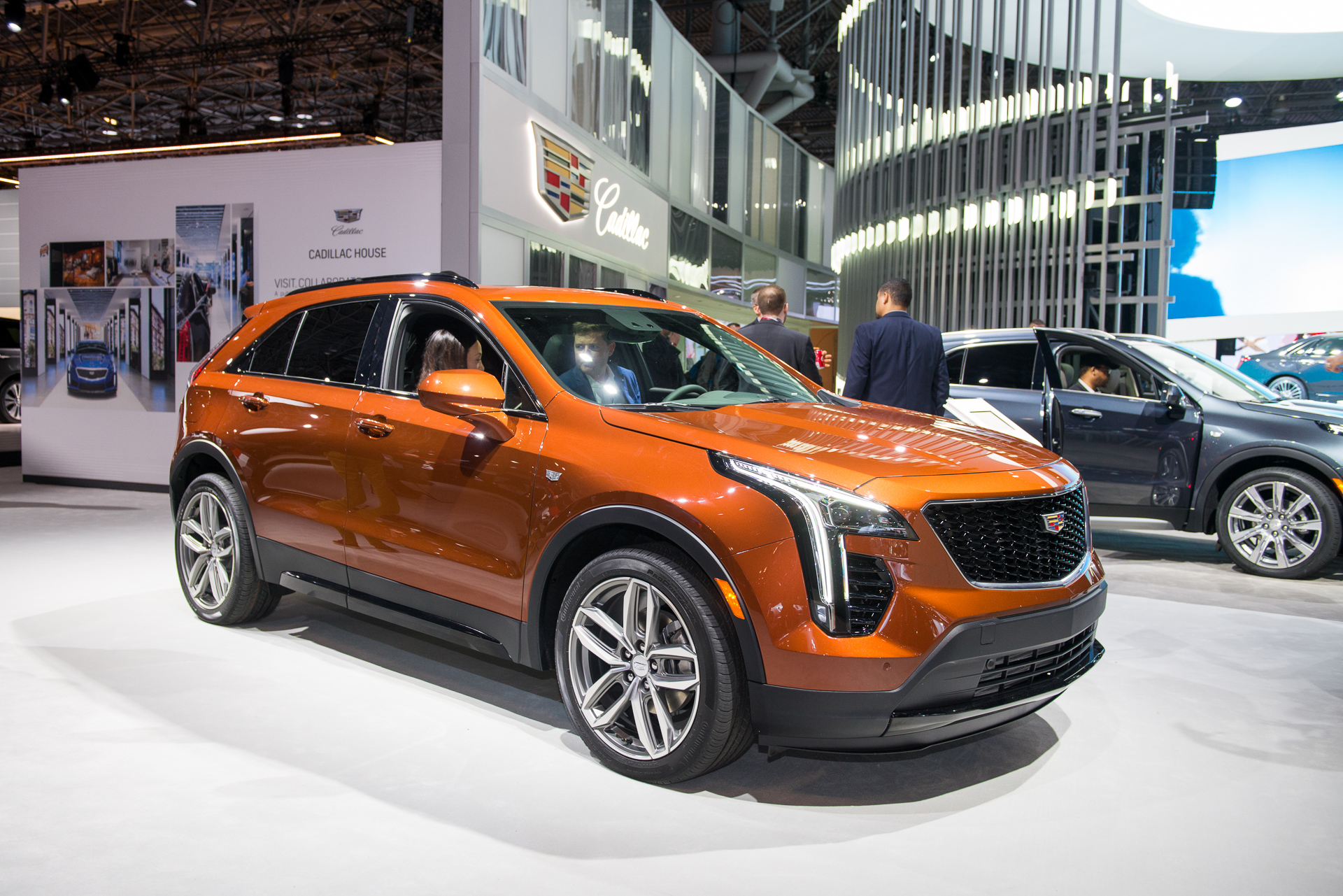 19 Cadillac Xt4 Crossover Suv Looks Good Feels Like More Of The Same