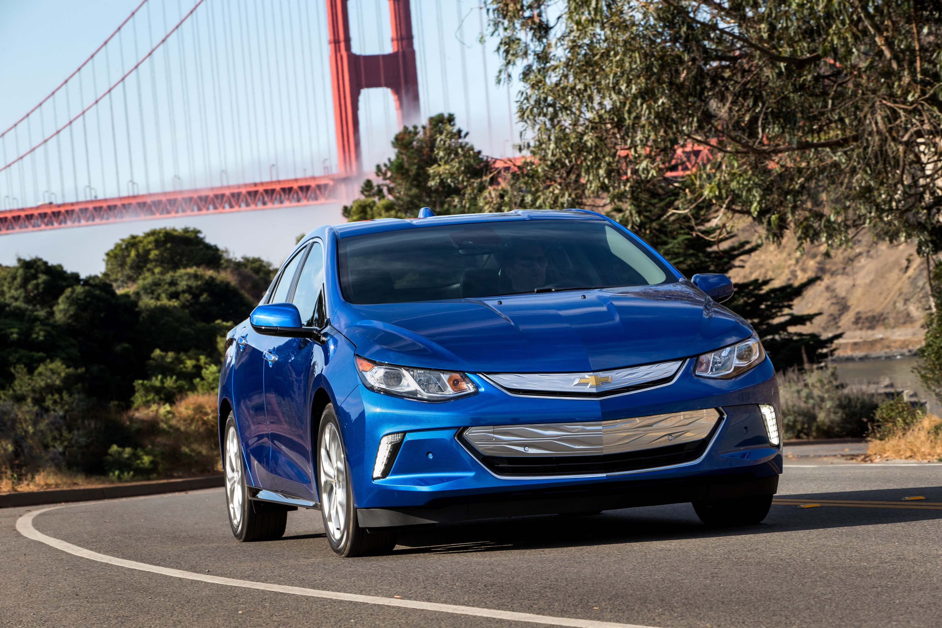 GM plug-in hybrids, Ford Supercharger adapter, Canoo USPS vans: The Week in Reverse